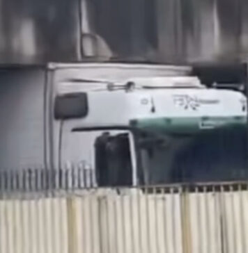 Malafede e Giardinetti, calcolo errato: camion incastrati sotto i ponti (VIDEO)