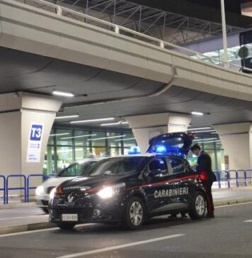 Aeroporto di Fiumicino, ladri di cosmetici in azione: sette persone denunciate