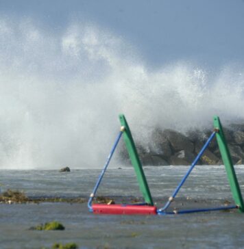 Mareggiata sul litorale: Fregene, gravi danni agli stabilimenti balneari (VIDEO)