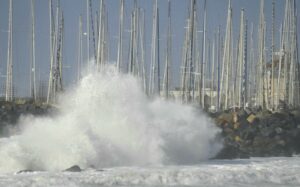 Mareggiata sul litorale: Fregene, gravi danni agli stabilimenti balneari (VIDEO)
