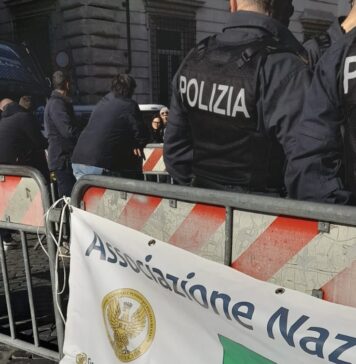 Presidio della polizia durante il sit-in dei poliziotti in pensioni