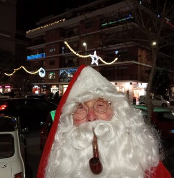 Il Babbo Natale di Ostia: storia del signor Sergio e della sua trasformazione nell’adorabile vecchietto