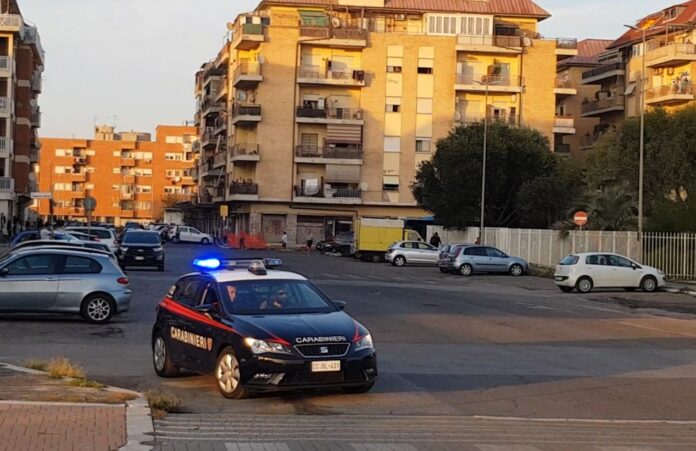 Ostia, furto in una scuola: carabinieri bloccano i ladri