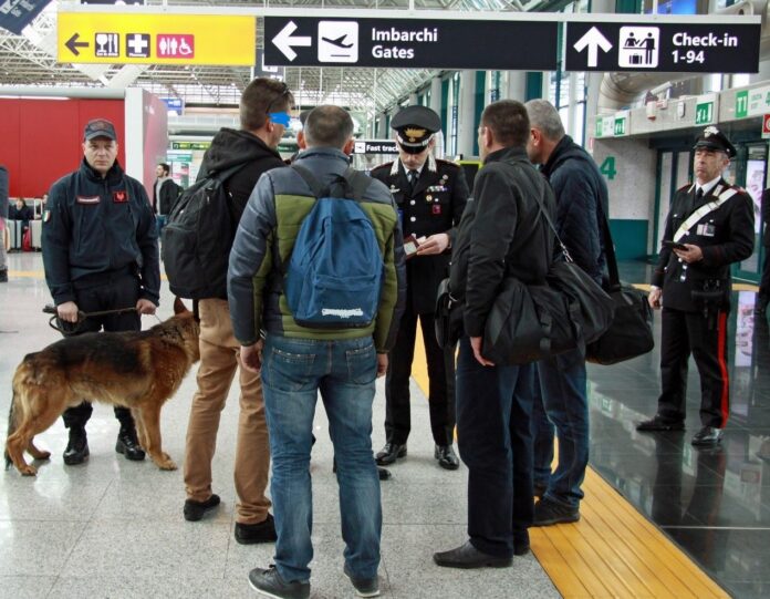 Fiumicino, ladri di natale al duty free: denunciati 19 passeggeri