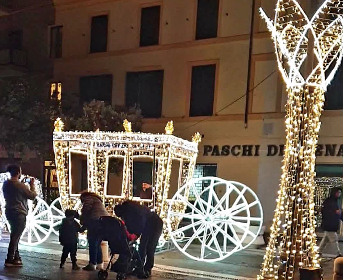 Parte dal Borgo Valadier la festa di luci per il Natale di Fiumicino: il tema degli addobbi luminosi (VIDEO) 2