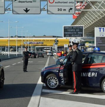 Aeroporto di Fiumicino, ladri di profumi in azione: erano passeggeri in attesa dei voli