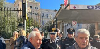 Il sindaco di Tivoli, a sinistra, insieme al tenente dei carabinieri di Tvioli