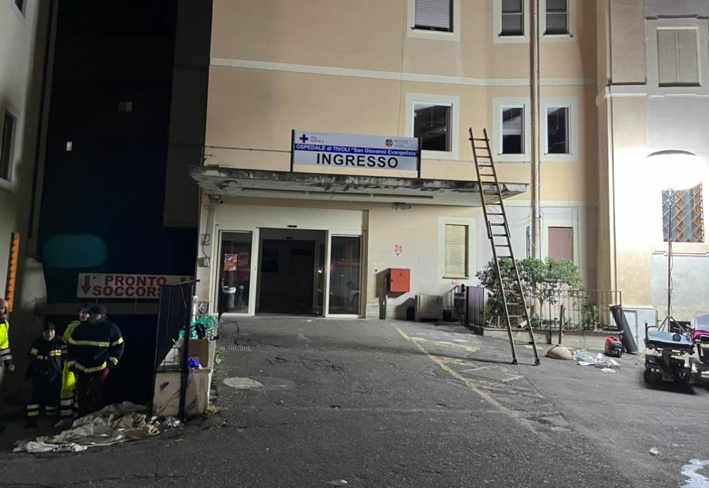 Incendio a Tivoli, tre morti e l'ospedale chiuso. Città sotto shock 2