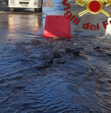 ROMA-STRADA-CHIUSA-ALLAGATA-CONDOTTE-POMPIERI-ACEA-