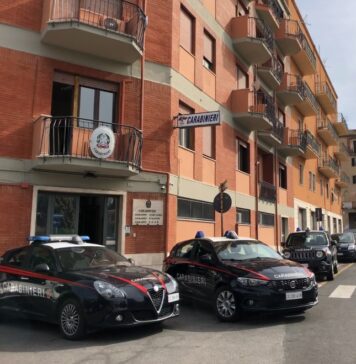 Ladro di liquori in azione: nel mirino un supermercato alle porte di Roma