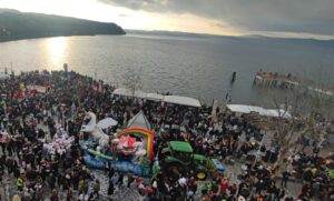 Risale alla seconda metà del XV secolo il Torrione, parte integrante della roccaforte difensiva.E’ diviso in quattro livelli, collegati da scale ripide. Sulla sommità c’è una merlatura lungo la cresta muraria che circonda la terrazza panoramica. Il luogo è stato scelto come location di film. I Giardini del Torrione avevano un aspetto originario improntato su una serie di terrazzamenti. Sotto gli attuali giardini vi potrebbero essere i resti del palazzetto degli Anguillara, su cui poi venne edificato il Palazzo Baronale Orsini. 