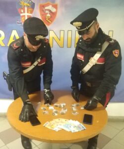 Roma, blitz antidroga dei carabinieri: 15 arresti e centinaia di dosi sequestrate