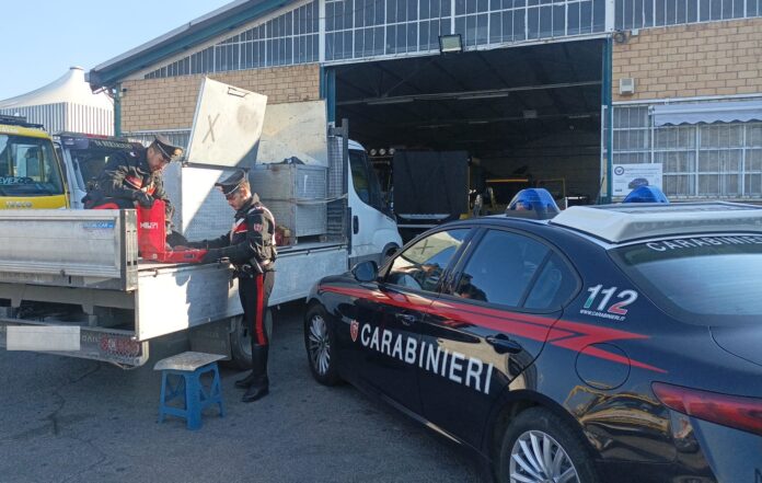 Guidonia Montecelio, rubano furgone con materiale per migliaia di euro: la tecnologia aiuta ad arrestarli
