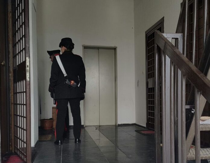 Pomezia, droga nascosta nel vano dell’ascensore: un arresto dei carabinieri