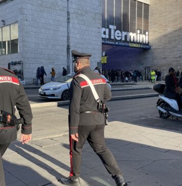 ROMA-TRUFFA-SPECCHIETTO-CARABINIERI-DENUNCIATO-