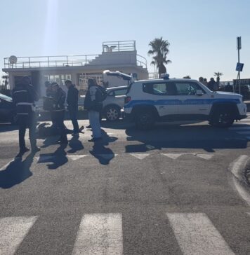 Ostia, piazza Sirio: scontro tra due motociclette, ferita una donna