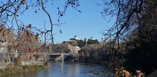 ROMA-CADAVERE-ACQUE-TEVERE-