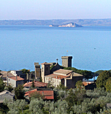 Gita fuoriporta, Bolsena: dal borgo al lago tra natura, arte, piatti tipici e tanto sport