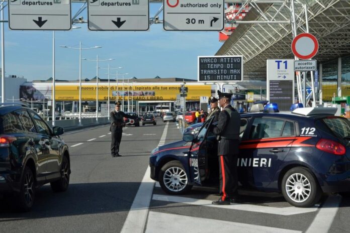 Aeroporti romani, Ncc e tassisti sanzionati dai carabinieri: procacciavano clienti senza autorizzazione