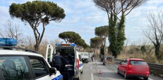 Via Cristoforo Colombo, incidente con quattro veicoli coinvolti: un ferito grave