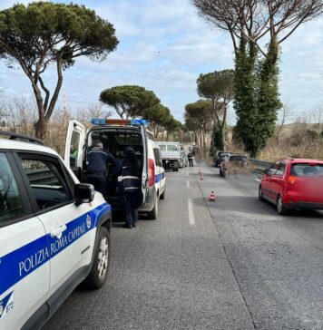 Via Cristoforo Colombo, incidente con quattro veicoli coinvolti: un ferito grave