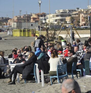Pienone sulle spiagge di Ostia nella prima domenica di febbraio