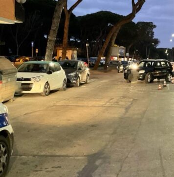 Ostia, incidente in pieno centro: donna investita su via delle Baleniere