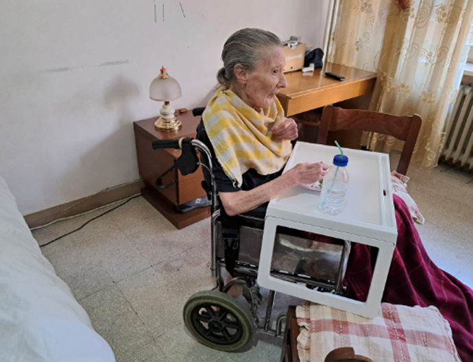 Roma, battaglia di quartiere per Ida ex custode scolastica sotto sfratto: l'anziana è una malata terminale (VIDEO) 1