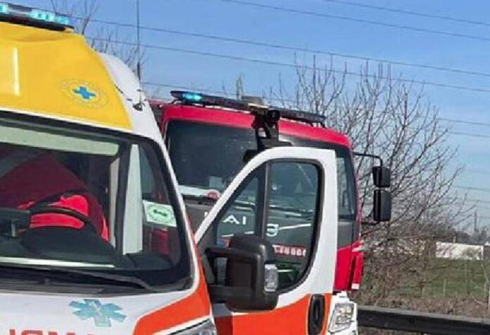 Travolto e schiacciato da lastra di ferro, morto ingegnere nel Milanese