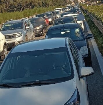 Via Cristoforo Colombo, traffico in tilt per incidente