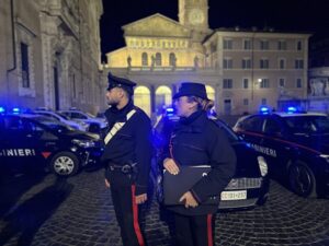 Roma, raffica di arresti sui mezzi pubblici: manette per una ventina di borseggiatori 3