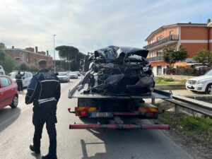 San Giorgio d’Acilia, incidente tra due auto: giovane fugge a piedi dopo lo scontro (VIDEO) 3