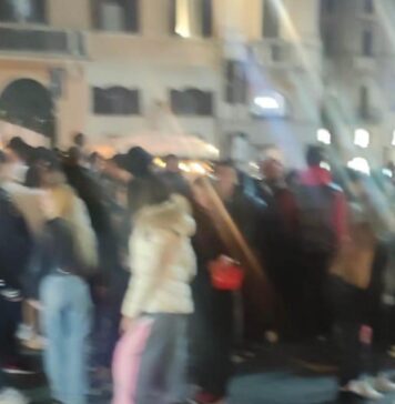Piazza Minganelli assediata da adolescenti e baby gang