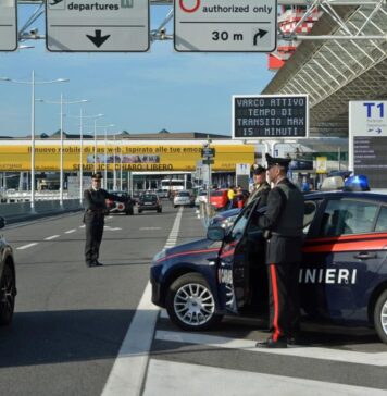 Fiumicino, aeroporto: viaggiatori denunciati per tentato furto nei duty free