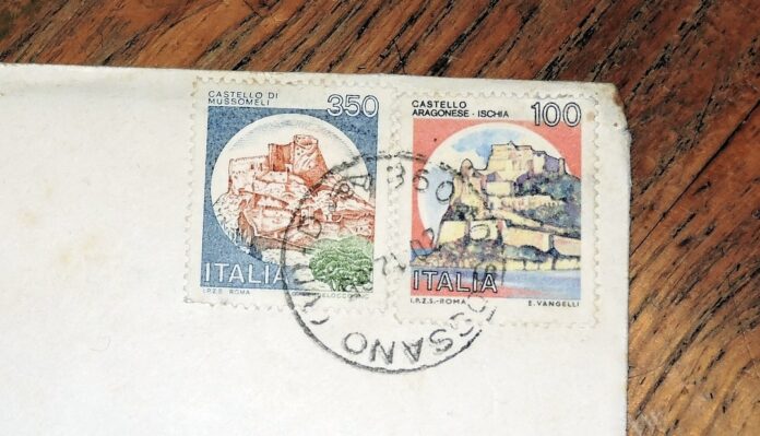 Dei francobolli da collezioni su lettera