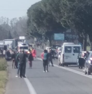 Via Aurelia, grave incidente stradale sul litorale: traffico bloccato