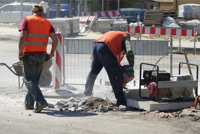 lavori stradali Cantieri aperti e traffico regolato: come cambia la circolazione sulla costa a Santa Marinella. Interventi programmati fino all'inizio del prossimo mese