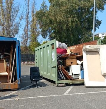 Un centro di raccolta per rifiuti ingombranti di Ama