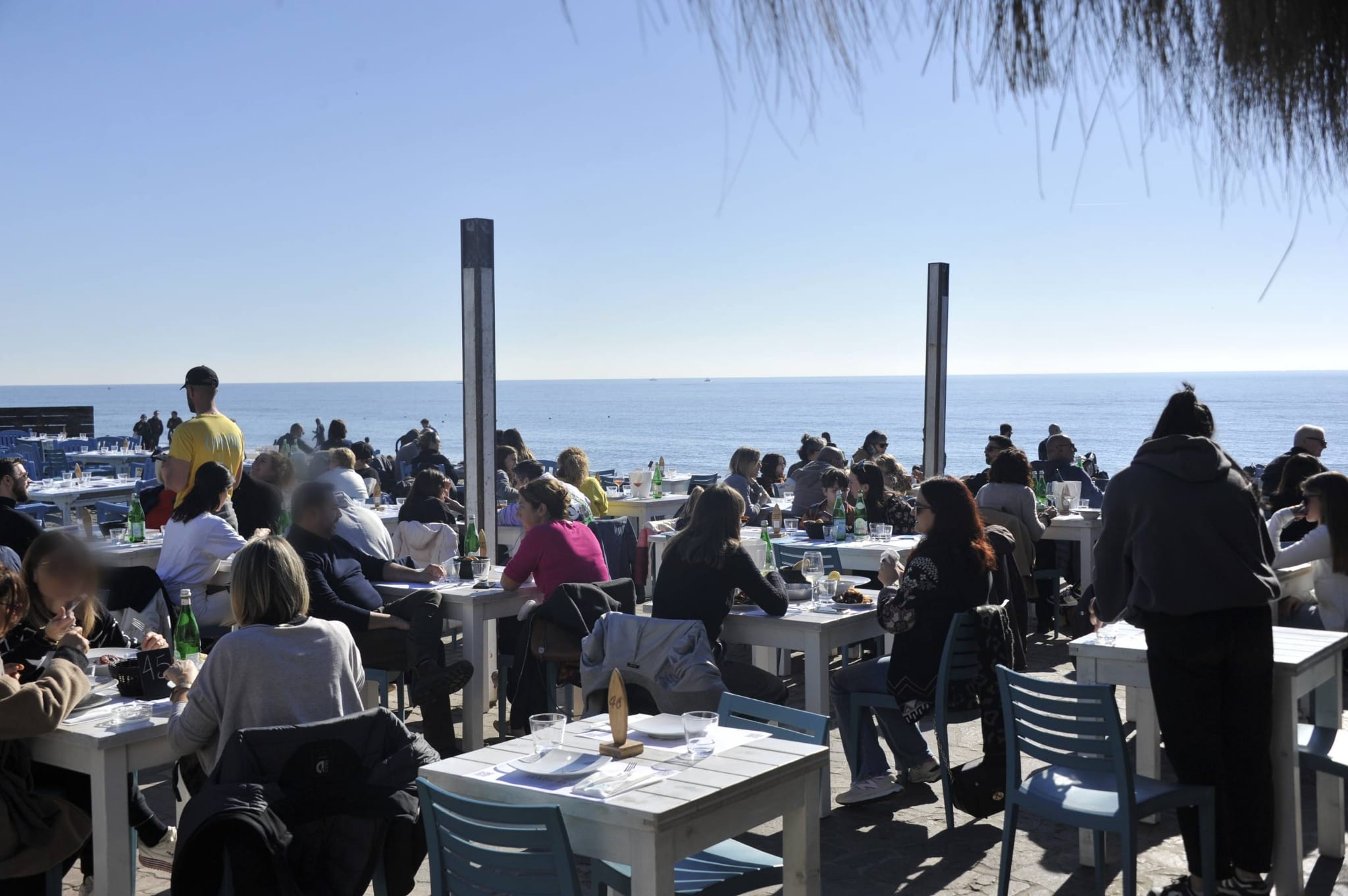 Ostia e Fiumicino, caccia per un posto al ristorante sul mare sotto al sole di febbraio (VIDEO) 1