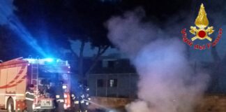 Civitavecchia, fiamme avvolgono uno scooter: Vigili del fuoco evitano diffusione dell’incendio