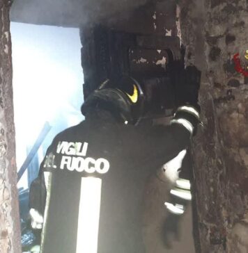 Ostia, incendio in un'abitazione: Vigili del Fuoco in salvo due persone