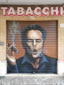 Fiumicino, dal disegno alle bombolette spray: Valerio “Trek” Pronesti, arte su serrande e muri