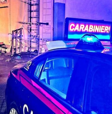 Aprilia, tragedia sul lavoro: operaio precipita dal tetto e muore