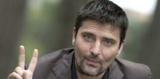 Lorenzo Flaherty porta sul palco del Parco della Legnara un viaggio teatrale e musicale tra le colonne sonore firmate dal maestro Morricone e gli aspetti più intimi della sua vita privata