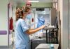 Lutto in Valsugana, muore a 56 anni la maestra Clara: da 8 mesi era in coma dopo un intervento estetico