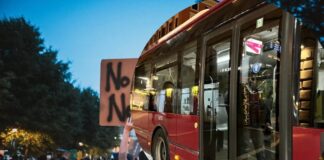 Manifestazioni a Roma, previsto un doppio corteo: strade chiuse e deviazioni dei bus