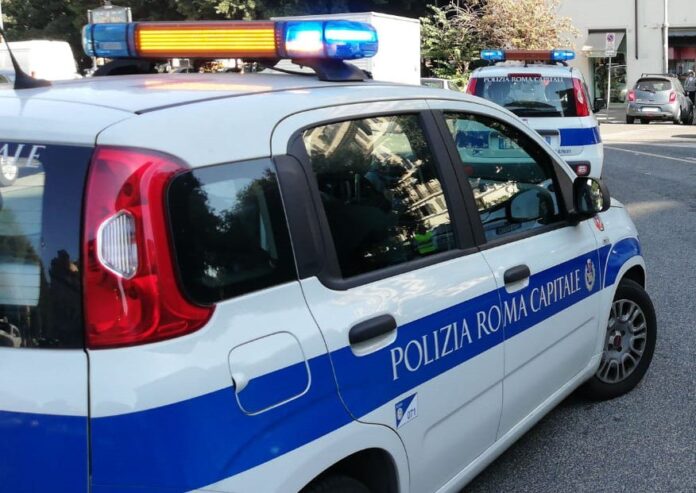 auto della Polizia Locale di Roma Capitale