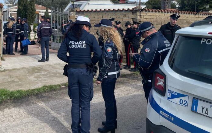 Polizia locale Ardea Ardea, camper e abitazioni abusive su area vincolata: dieci denunciati