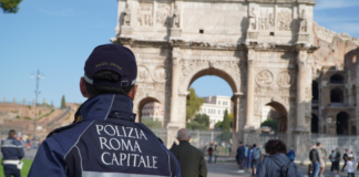 ROMA-FERMATI-SALTAFILA-COLOSSEO-PUGNO-DURO-
