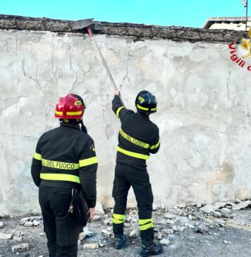 Civitavecchia, cordolo crolla su una vettura: transennata l’area